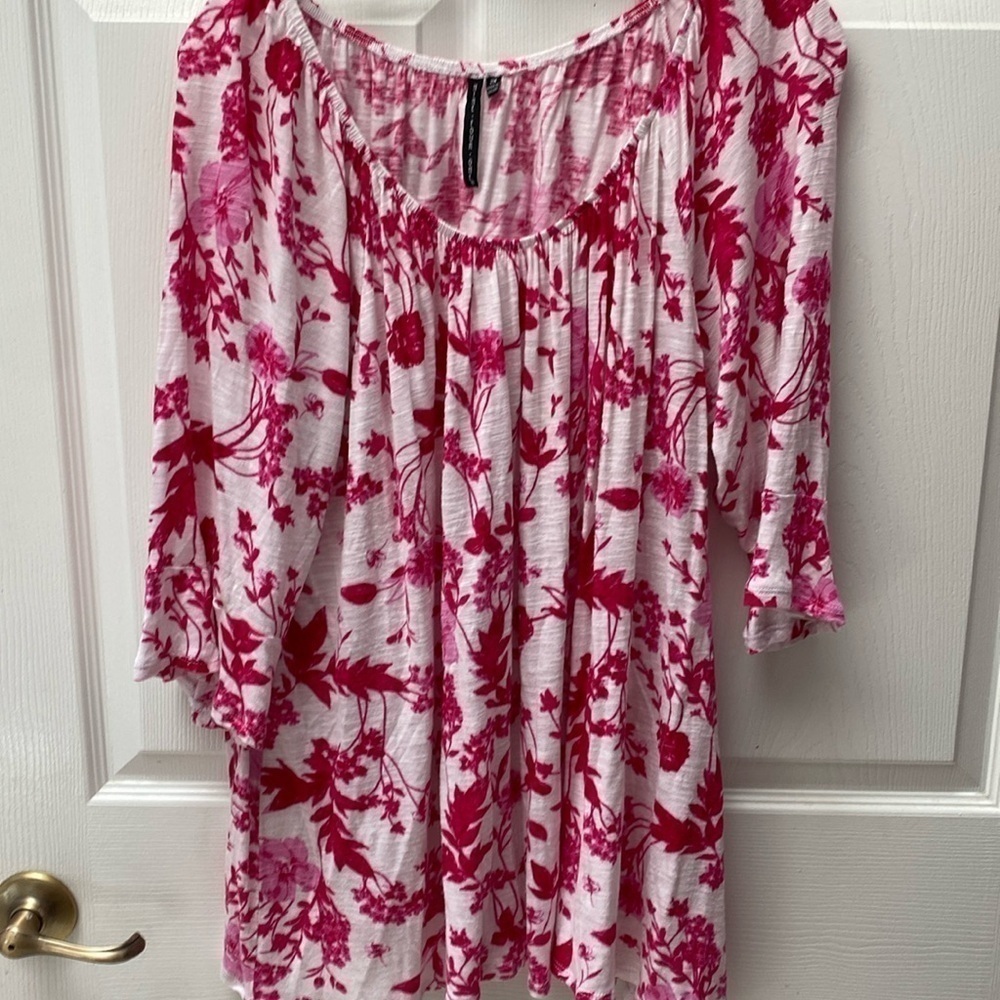 U women's Nine Four One pink floral stretch plus size top 2X